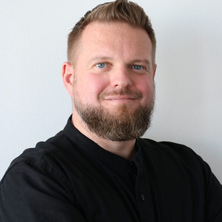 Björn Hahne pHKP junger Mann mit Vollbart und freundlichem lächeln
